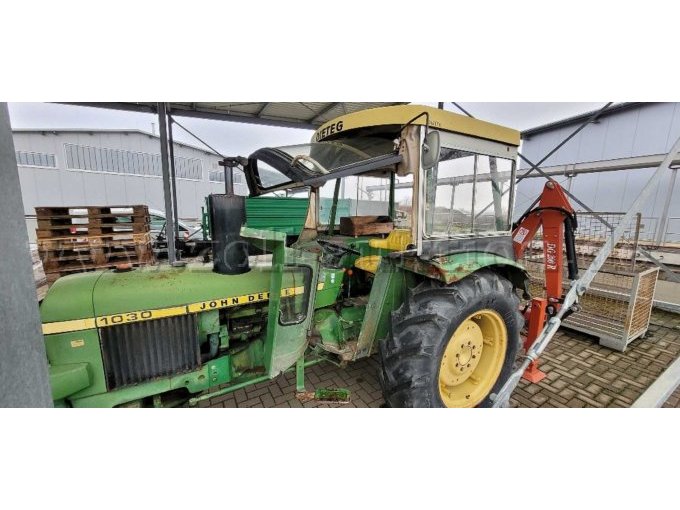 Seitenansicht (ohne Anhänger)