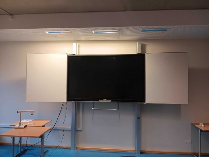 Promethean ActivPanel Titanium im nicht eingeschalteten Zustand