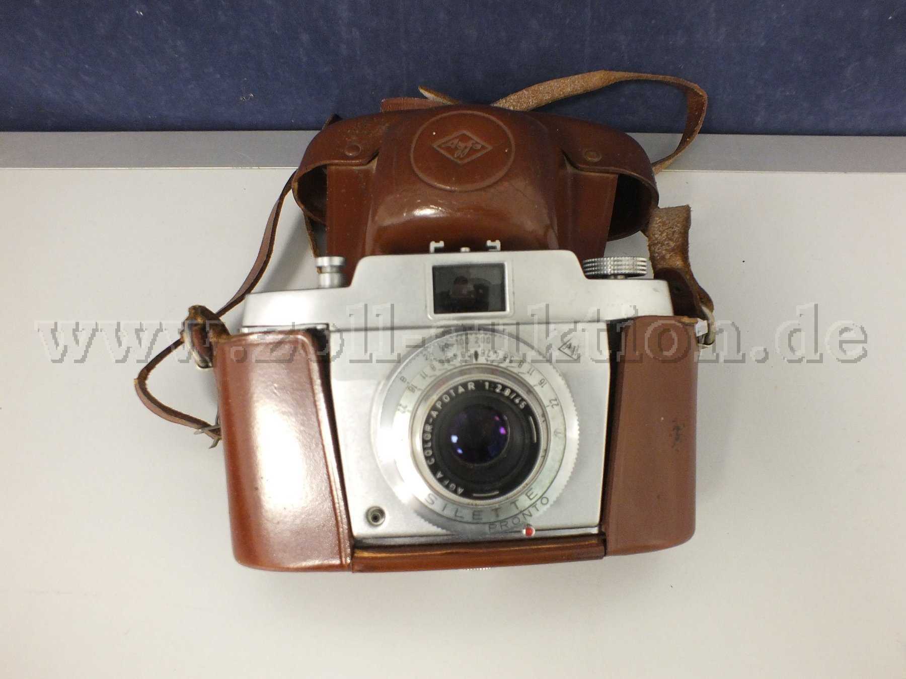 Gesamtansicht der Zoll Auktion Agfa Silette Pronto mit Originaler Kunstledertasche