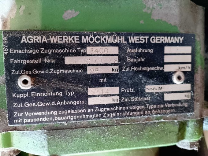 Typenschild Zugmaschine