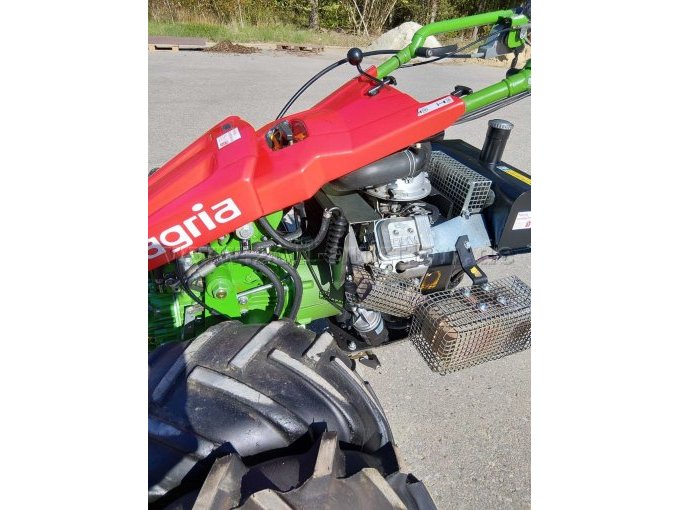 Motor seitlich