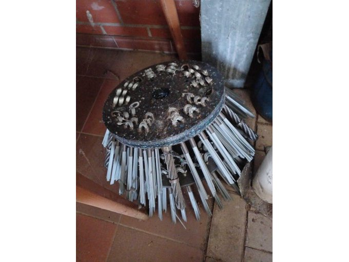 Bild 5 Wildkrautbürste neue Bürstenteller