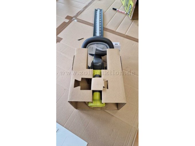 Gesamtansicht mit Umverpackung