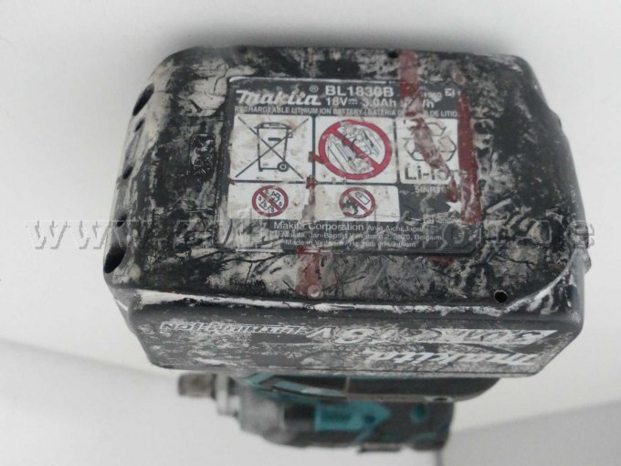 Detailansicht verschmutzter Akku