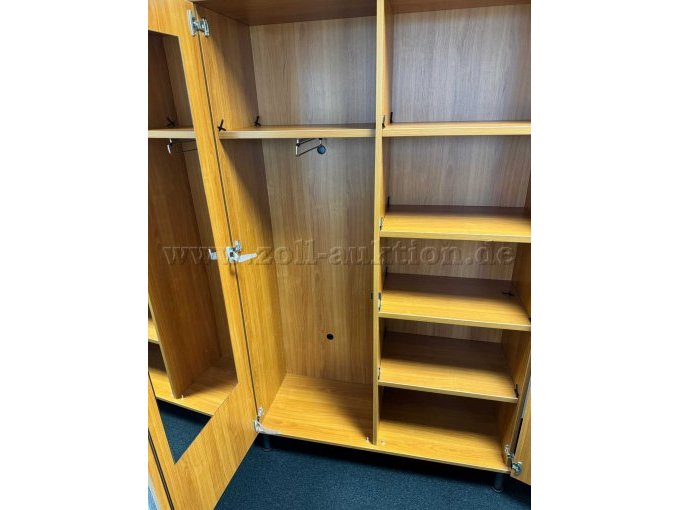 Frontalansicht Akten-/Kleiderschrank, offen