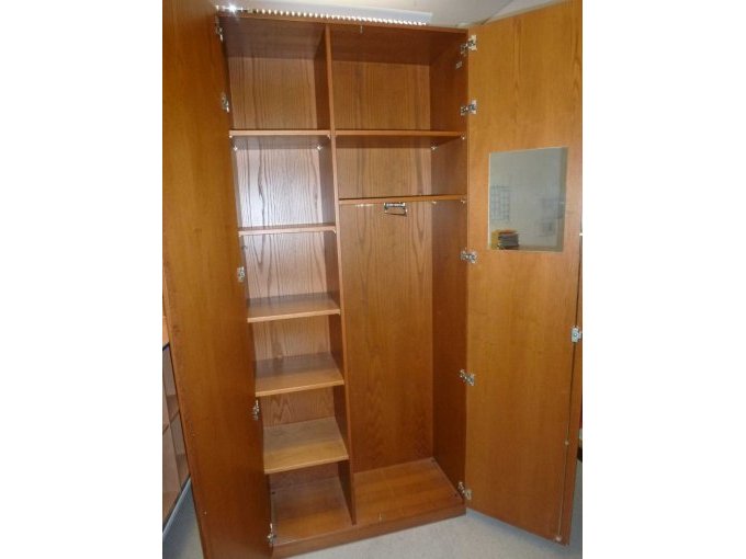 Schrank Kirschholz-Dekor Innenansicht