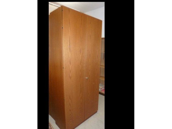Schrank Kirschholz-Dekor Front seitlich Schrank Kirschholz-Dekor Front seitlich