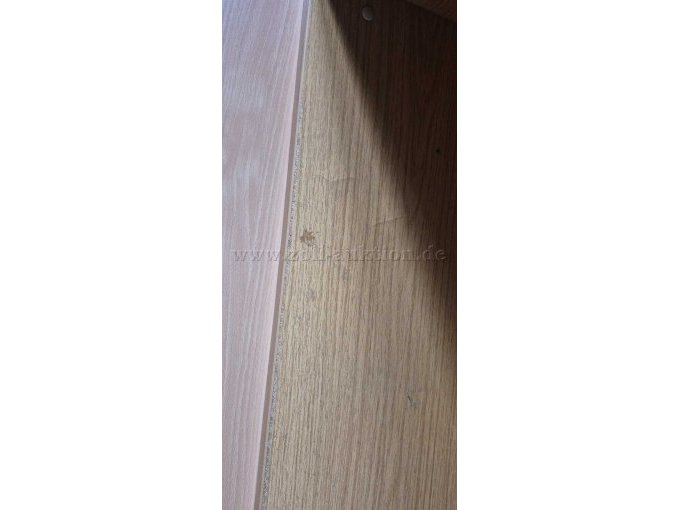 Beschädigung des Aktenbocks