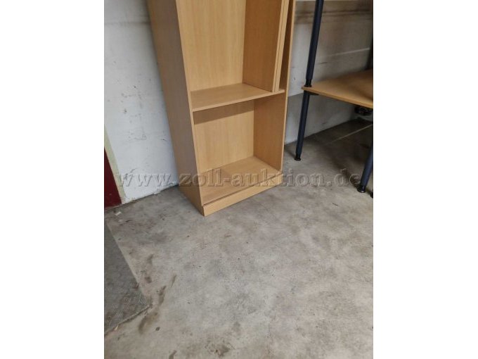 Hochregal mit Regalboden