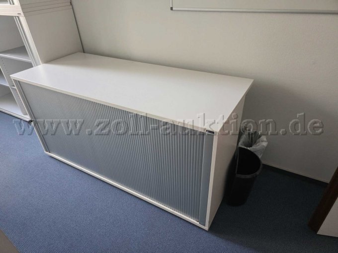 Schrank von rechter Seite