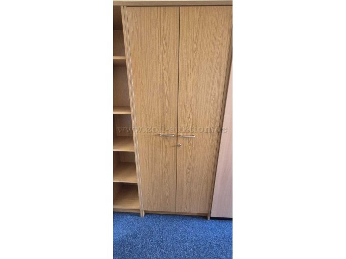 Geschlossener Aktenschrank