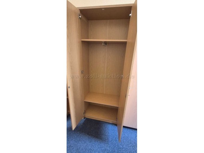 Geöffneter Aktenschrank
