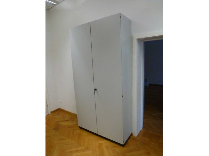 Schrank lichtgrau Seitenansicht