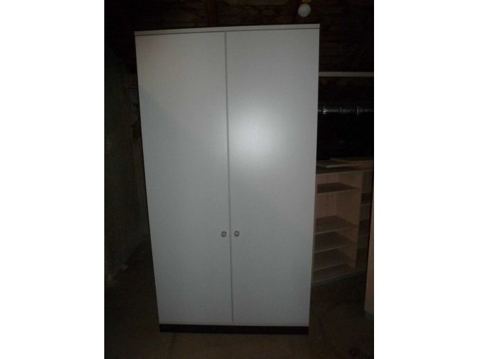 Aktenschrank lichtgrau Frontansicht