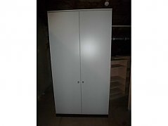 Aktenschrank lichtgrau Frontansicht