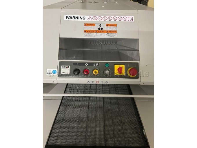 Kontrollboard und Einzug des Aktenvernichters