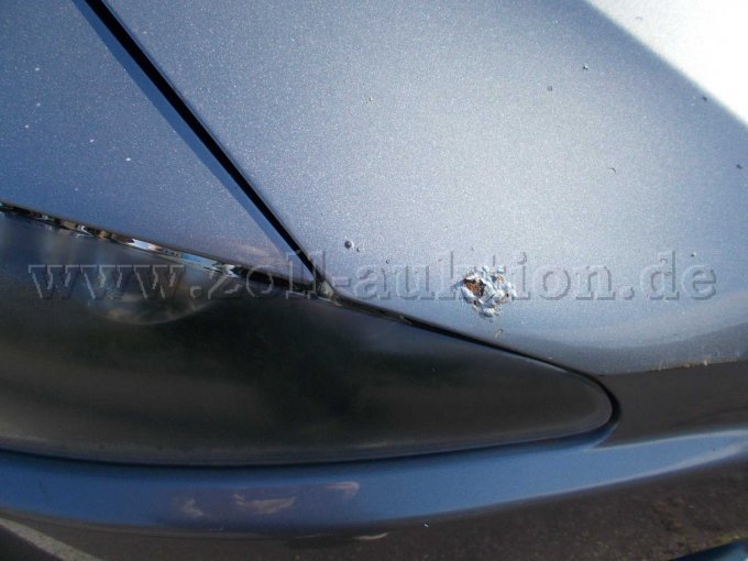 Schaden auf Motorhaube