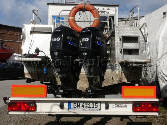 Heckansicht Anhänger und Schiff