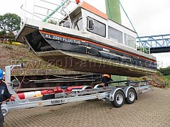 Gesamtansicht Schiff und Anhänger