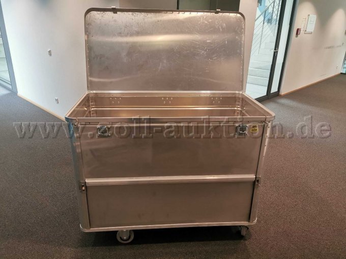 Alu Kastenwagen geöffnet Deckel und Vordereinschub