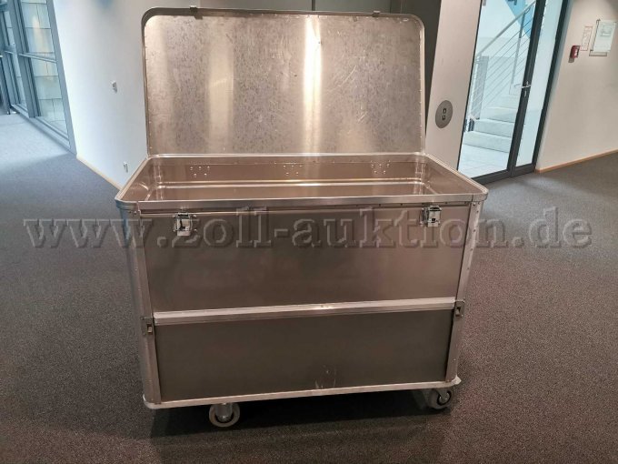 Alu Kastenwagen geöffnet Deckel