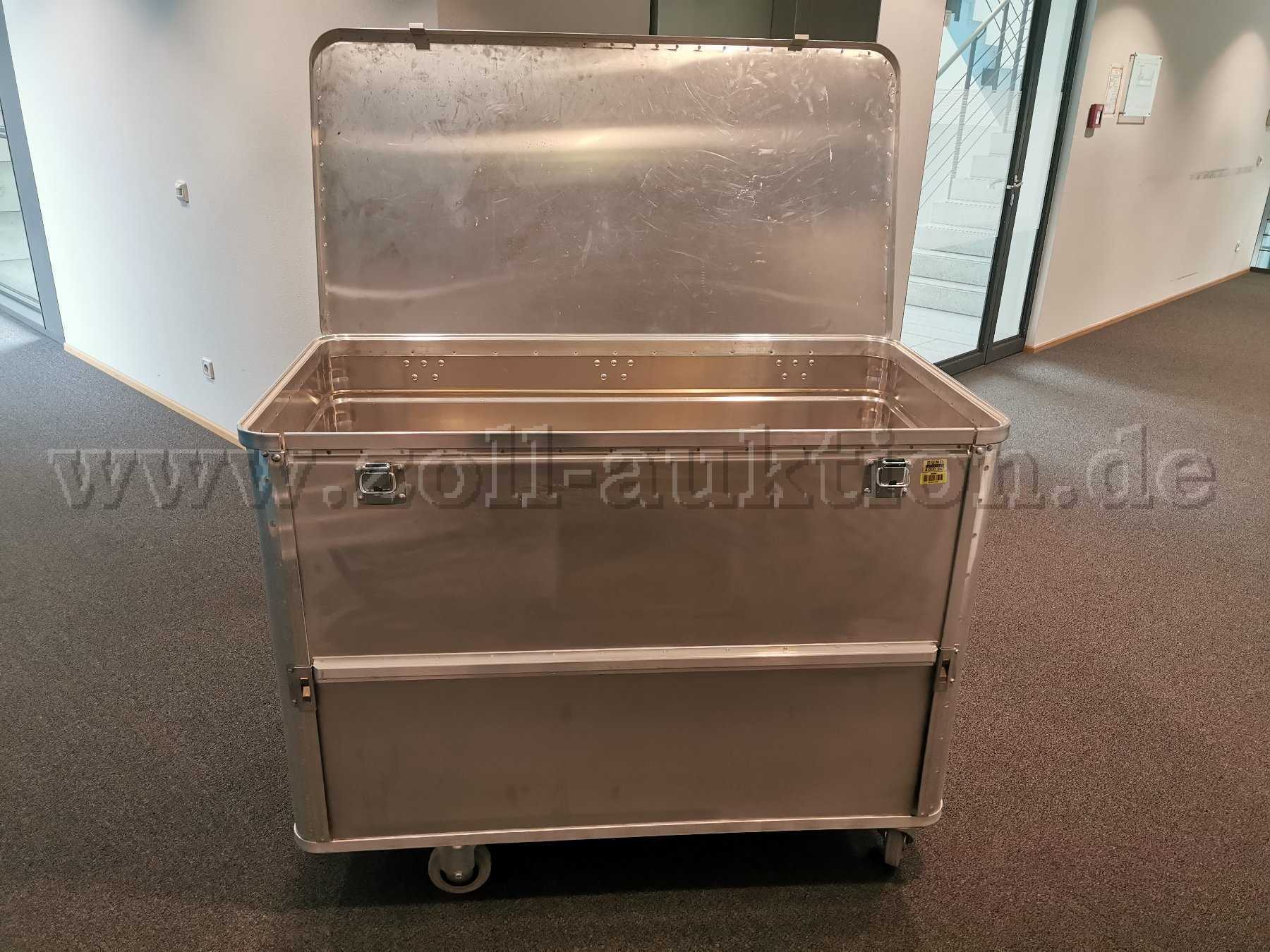 Alu Kastenwagen geöffnet Deckel und Vordereinschub