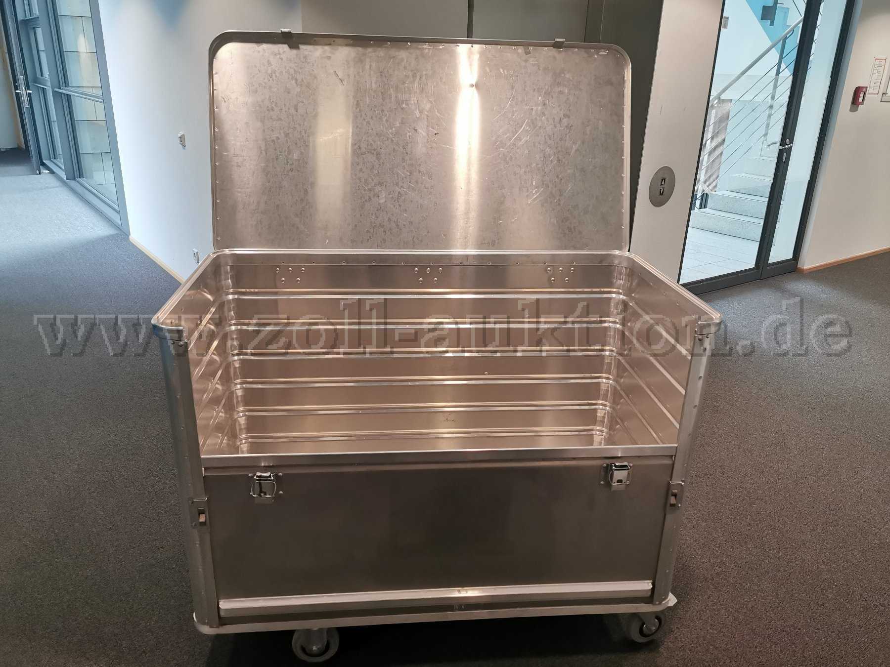 Alu Kastenwagen geöffnet Deckel und Vordereinschub