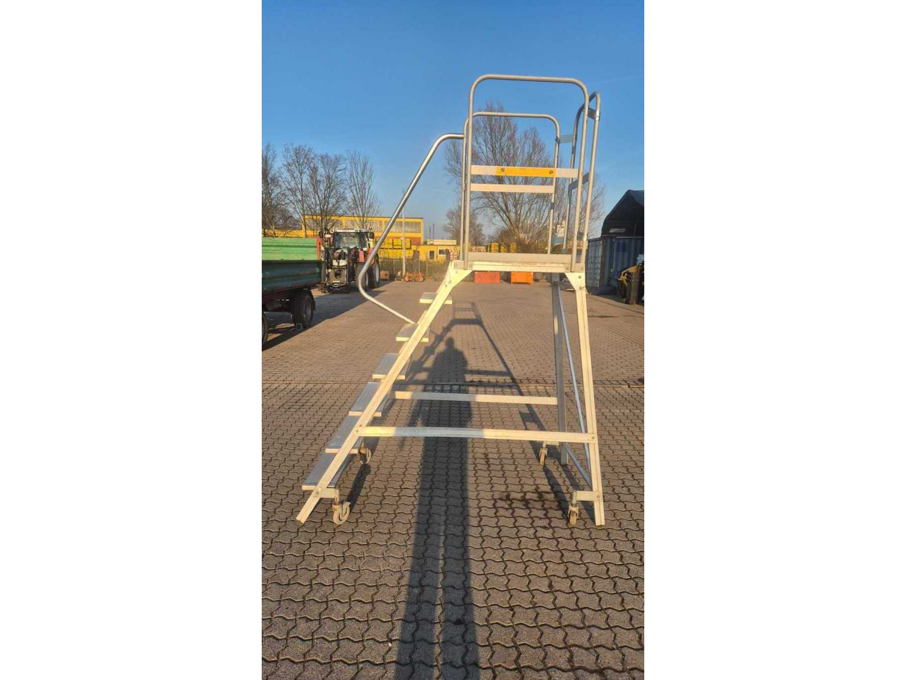 Plattformleiter von der Seite