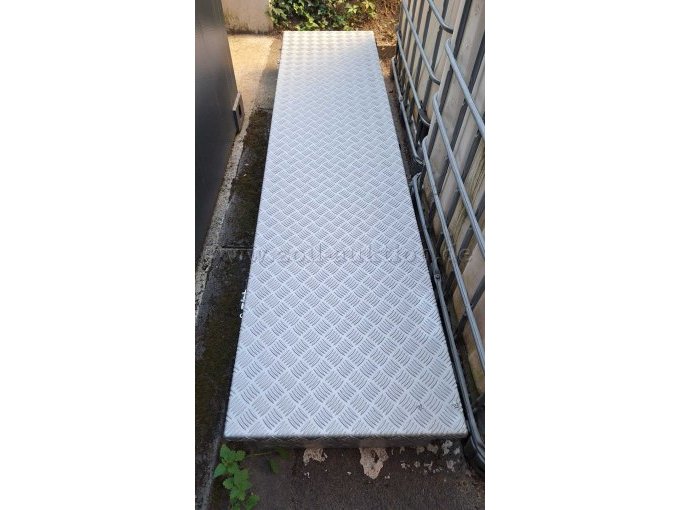 Geschlossene Dachbox
