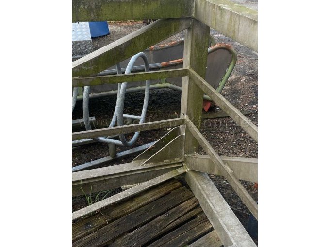 Aluminiumbrücke, Detailansicht einer Eckverbindung