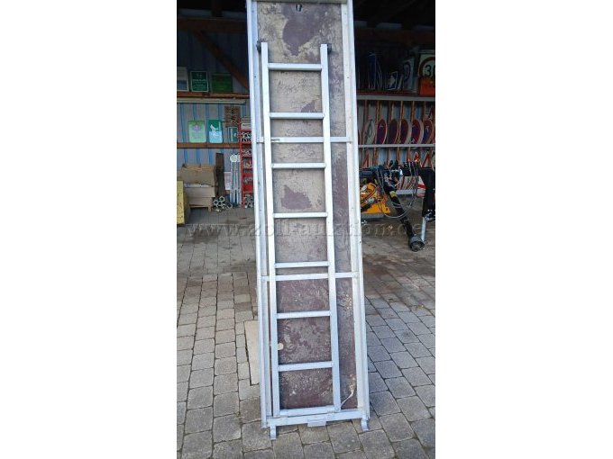 Bodenteil mit Durchstieg