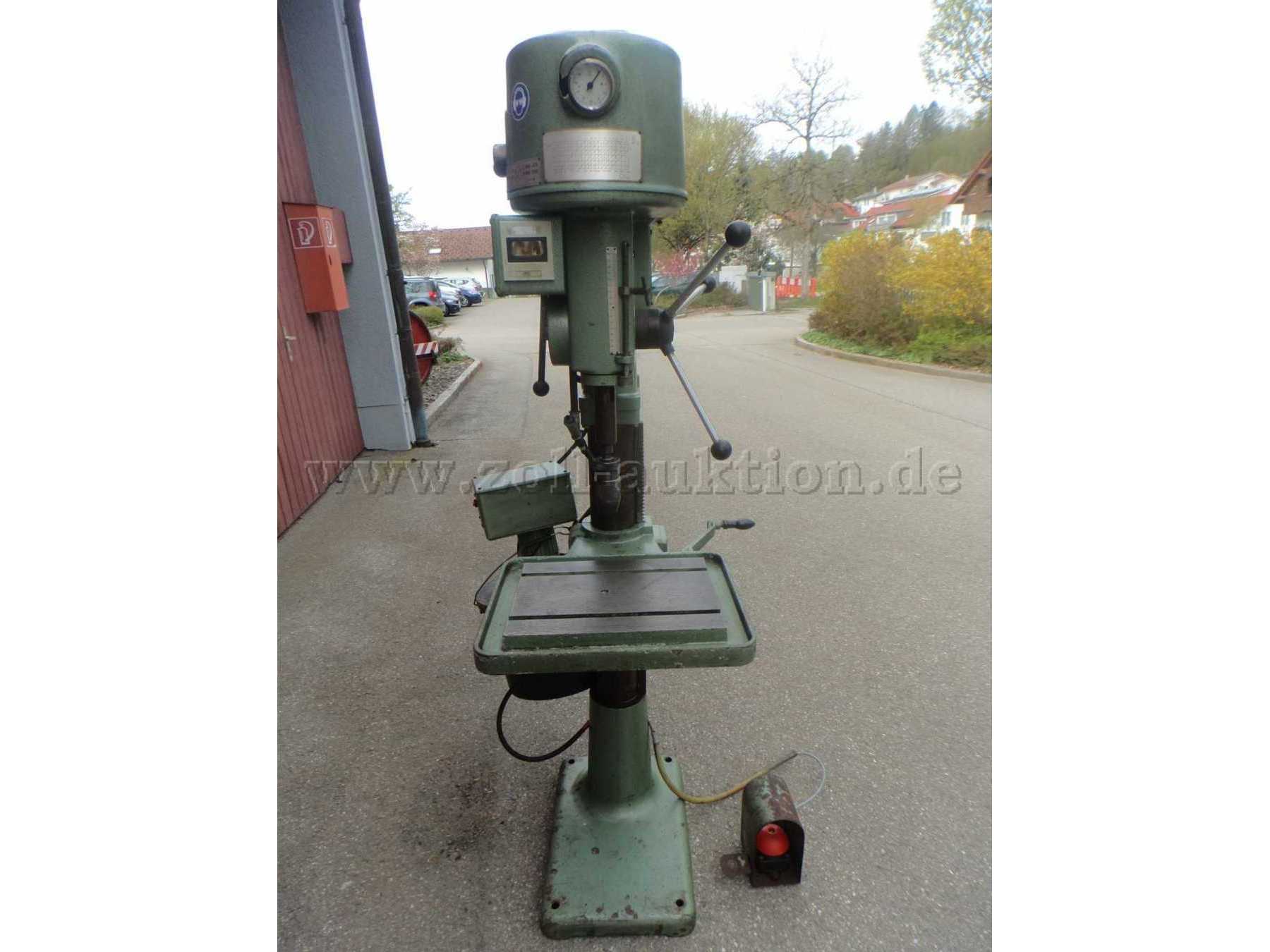 Alzmetall Ständerbohrmaschine, von vorne