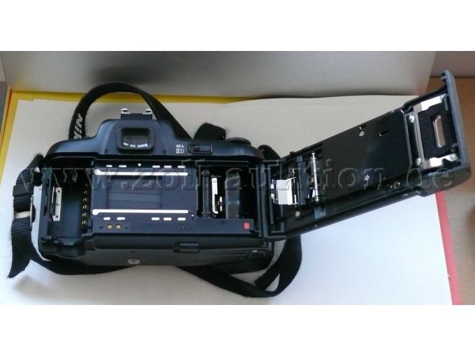 Analoge Nikon-F-601(AF) 35-mm-Spiegelreflexkamera Kleinbildpatronenfach