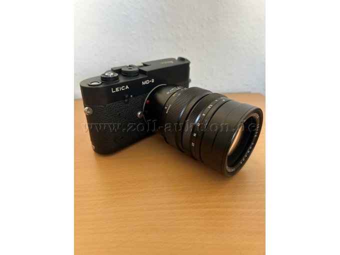 Seitenansicht der Kamera mit montiertem Objektiv