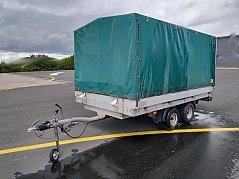Anhänger von schräg vorne