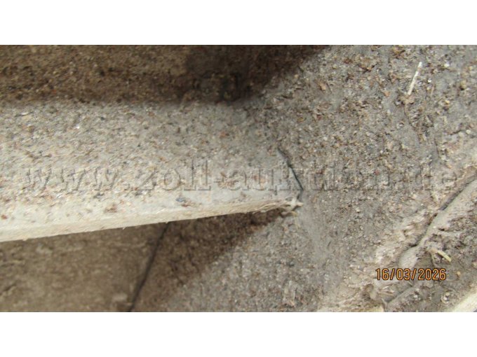 Querstreben angerissen, rechts und links