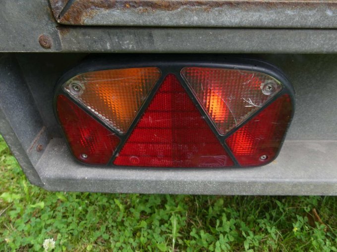 Schlussleuchte beschädigt