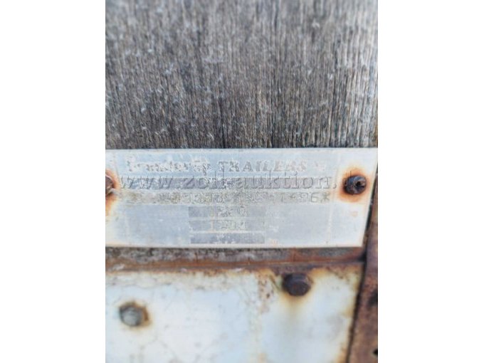 Typenschild 2 (nicht lesbar)