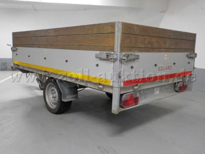 Heck- und Seitenansicht Anhänger