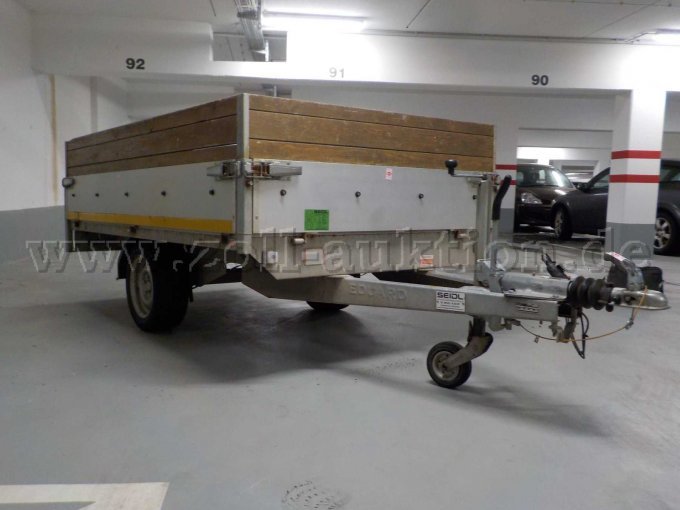 Front- und Seitenansicht Anhänger