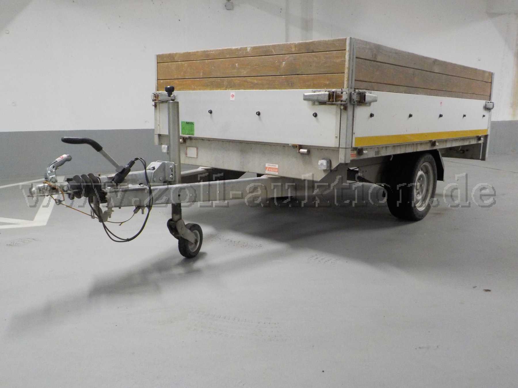 Front- und Seitenansicht Anhänger