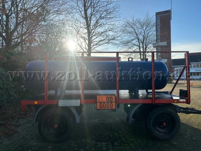 Ansicht seitlich rechts Ansicht seitlich rechts