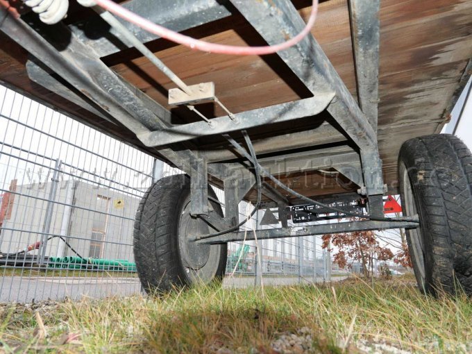 Ansicht vorn links unterhalb