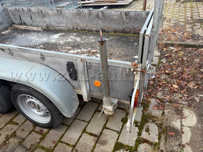 Hinten links Stütze