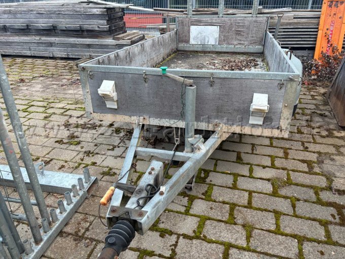 Deichel und Vorderansicht