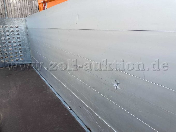 Brackenaufbau links beschädigt