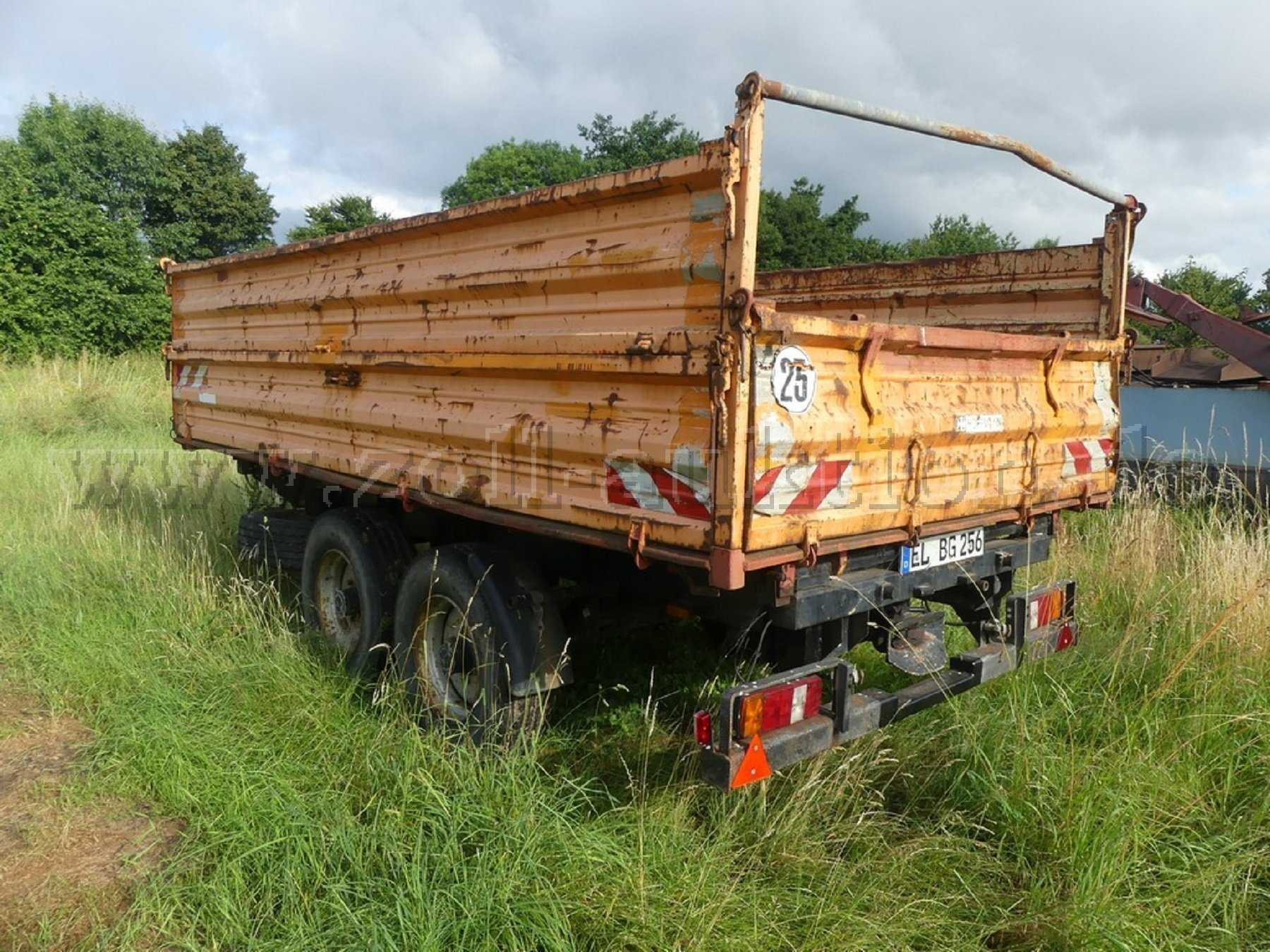 Ansicht Ladefläche, starker Rost und Dellen