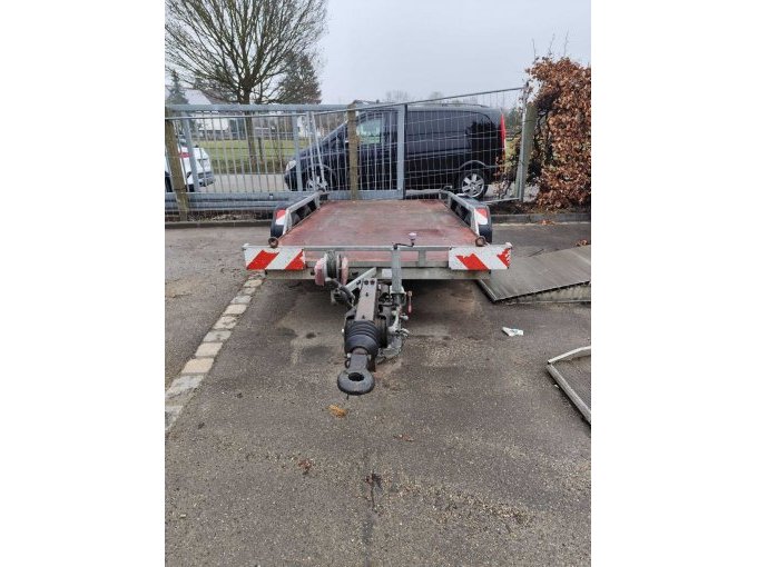 Anhänger Humbaur SDAH Frontansicht