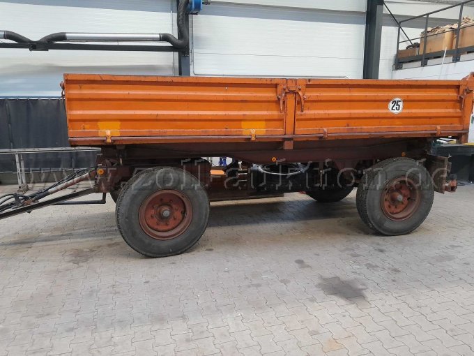 Seitenansicht, leichte Verformungen und Rost erkennbar Seitenansicht, leichte Verformungen und Rost erkennbar