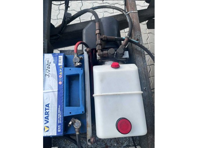 Anhänger Meyer Detailansicht Batterie